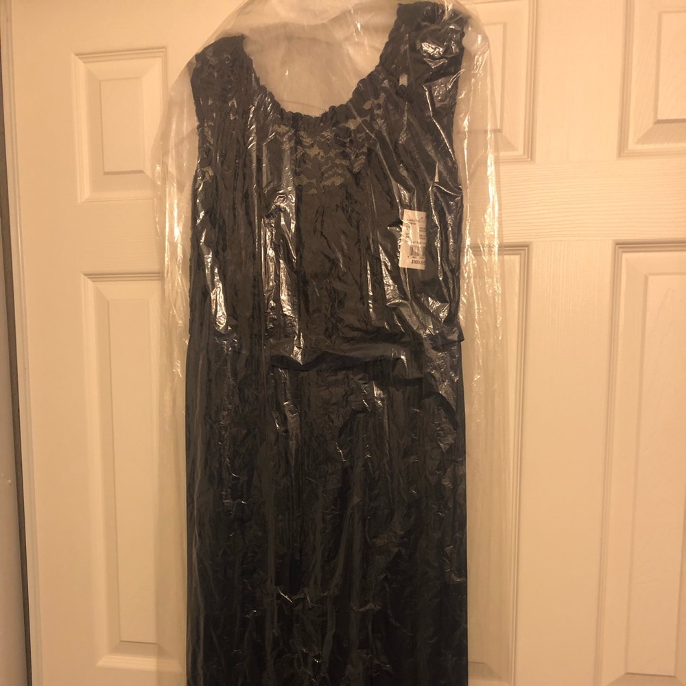 Bridesmaids Dress Never Worn - Picture 5 of 8